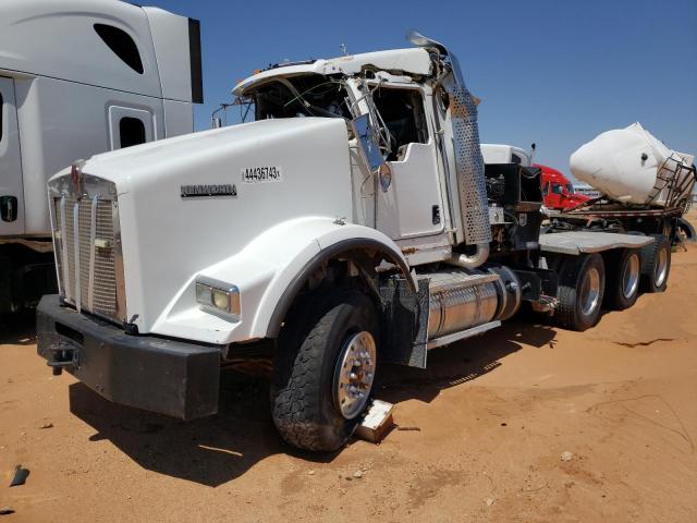 1XKDP4TX1CJ307659 - 2012 KENWORTH CONSTRUCTI T800 WHITE photo 2