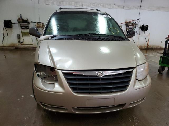 2C4GP54L05R468917 - 2005 CHRYSLER TOWN & COU TOURING ოქროსფერი ფოტო 5