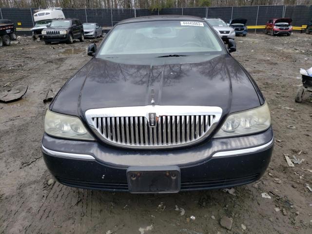 1LNHM81W43Y700484 - 2003 LINCOLN TOWN CAR EXECUTIVE 黑色 照片 5