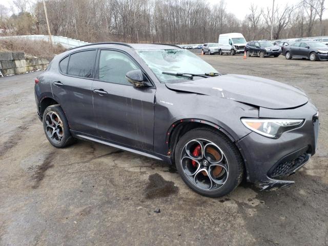 ZASPAKBN0N7D49181 - 2022 ALFA ROMEO STELVIO TI GRAY photo 4