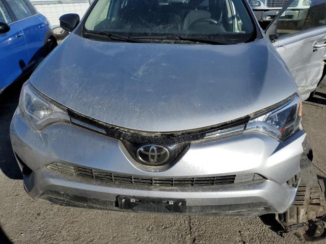 JTMBFREV4JJ241586 - 2018 TOYOTA RAV4 LE SILVER photo 11