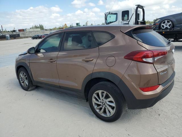 KM8J23A41HU304665 - 2017 HYUNDAI TUCSON SE BROWN photo 2