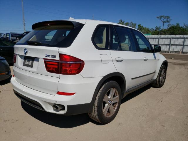 5UXZW0C55BL370292 - 2011 BMW X5 XDRIVE35D WHITE photo 3