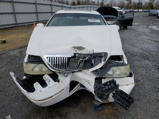 1LNHM82W65Y661429 - 2005 LINCOLN TOWN CAR SIGNATURE LIMITED WHITE photo 5