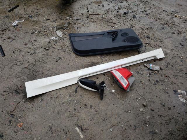 JTKJF5C78B3015235 - 2011 TOYOTA SCION TC თეთრი ფოტო 12