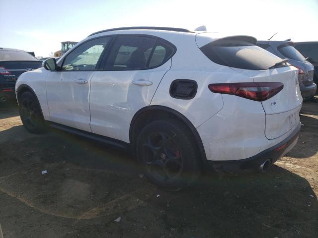 ZASFAKPN0J7B73652 - 2018 ALFA ROMEO STELVIO SPORT Weiß Foto 2