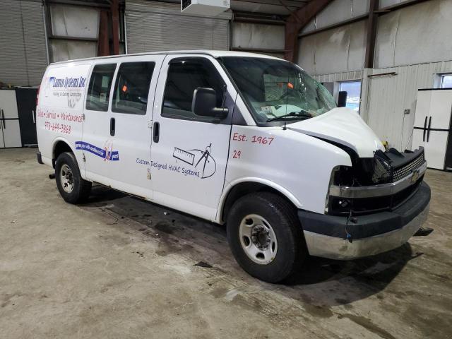 1GCWGFCA0E1125966 - 2014 CHEVROLET EXPRESS G2 WHITE photo 4