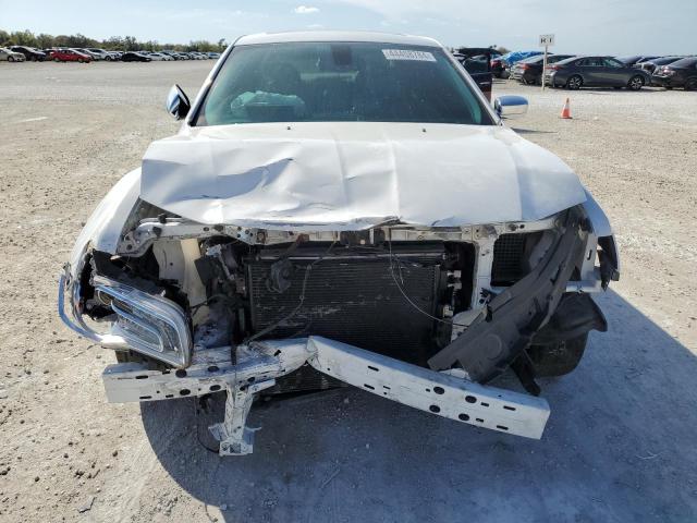 2C3CCAEG8GH328616 - 2016 CHRYSLER 300C WHITE photo 5