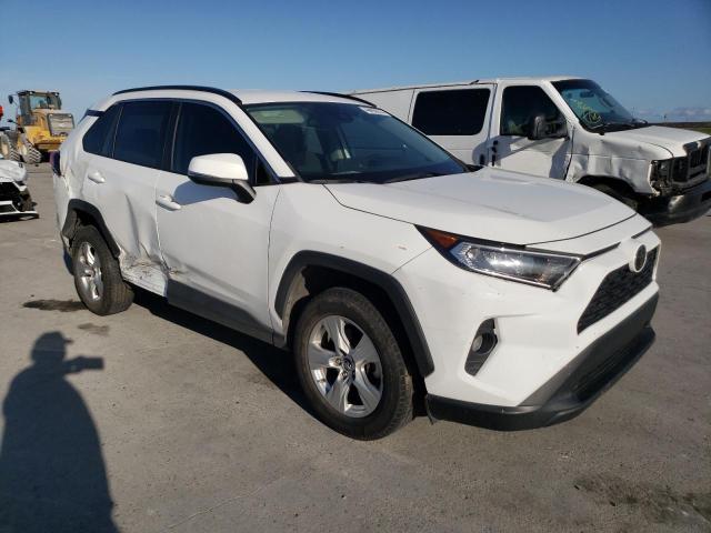 2T3W1RFV9LW081546 - 2020 TOYOTA RAV4 XLE WHITE photo 4