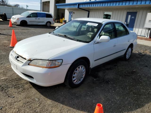 1HGCG1647XA054684 - 1999 HONDA ACCORD LX WHITE photo 1