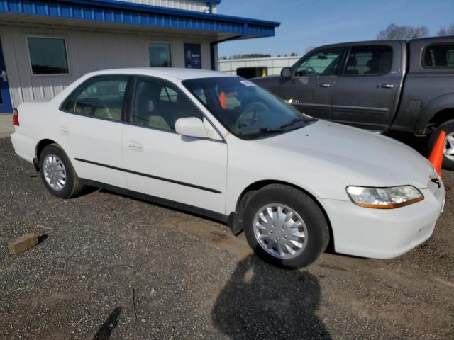 1HGCG1647XA054684 - 1999 HONDA ACCORD LX WHITE photo 4