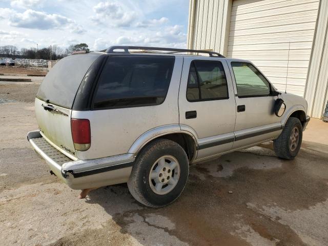 1GNDT13W0V2138199 - 1997 CHEVROLET BLAZER SILVER photo 3