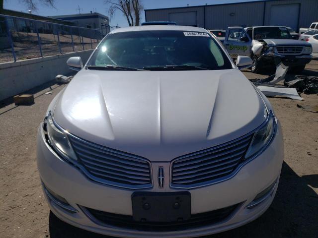 3LN6L2GKXDR821497 - 2013 LINCOLN MKZ WHITE photo 5