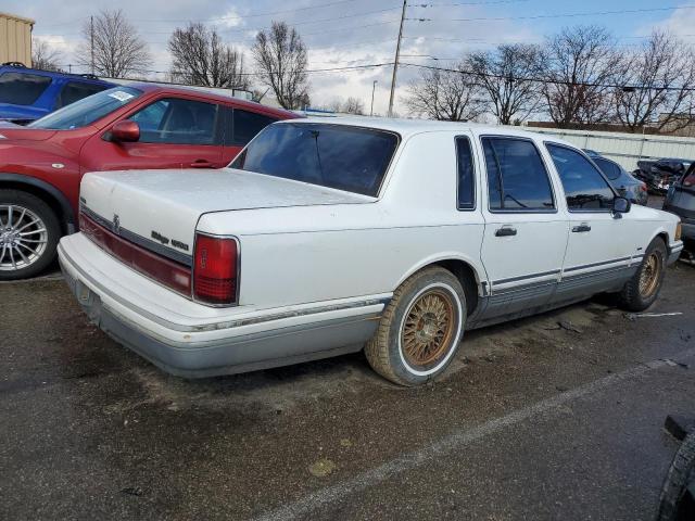 1LNLM82W0PY636619 - 1993 LINCOLN TOWN CAR SIGNATURE WHITE photo 3