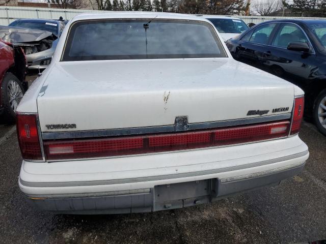 1LNLM82W0PY636619 - 1993 LINCOLN TOWN CAR SIGNATURE WHITE photo 6