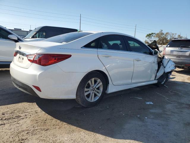 5NPEB4AC3EH935751 - 2014 HYUNDAI SONATA GLS WHITE photo 3