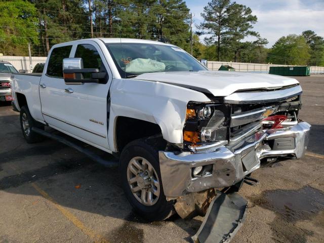 1GC1KWEG3JF264822 - 2018 CHEVROLET SILVERADO K2500 HEAVY DUTY LTZ WHITE photo 4