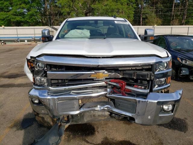 1GC1KWEG3JF264822 - 2018 CHEVROLET SILVERADO K2500 HEAVY DUTY LTZ WHITE photo 5