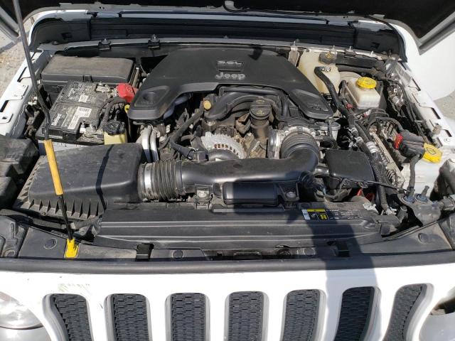 1C4HJXEG3JW206894 - 2018 JEEP WRANGLER U SAHARA WHITE photo 11