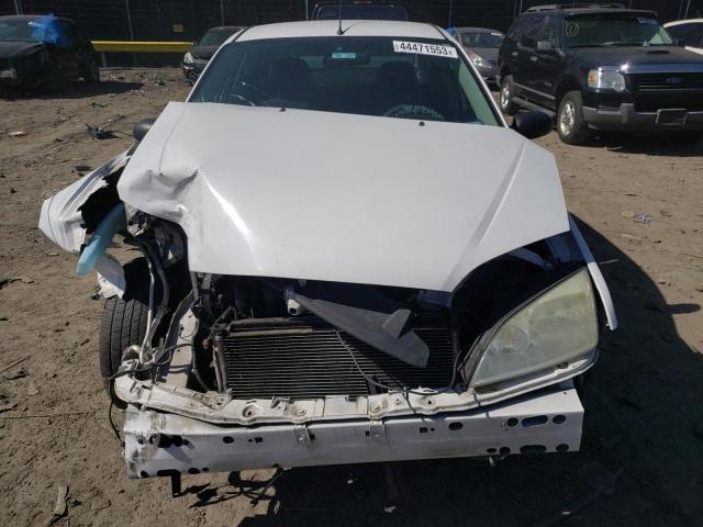 1FAHP34N97W319965 - 2007 FORD FOCUS ZX4 WHITE photo 5