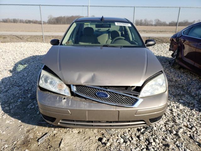 1FAFP34N05W133929 - 2005 FORD FOCUS ZX4 TAN photo 5