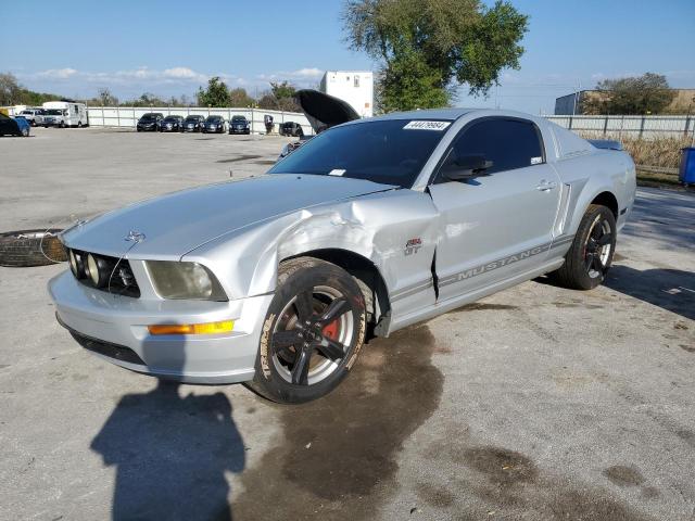 1ZVFT82H355150145 - 2005 FORD MUSTANG GT SILVER photo 1