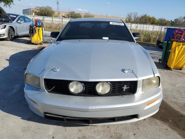 1ZVFT82H355150145 - 2005 FORD MUSTANG GT SILVER photo 5