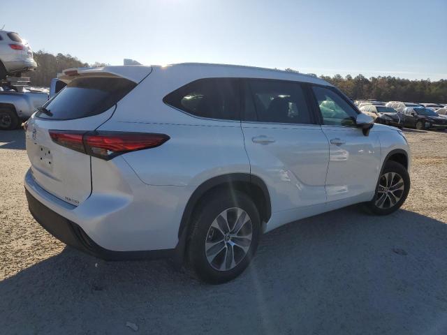 5TDGZRBH4NS200766 - 2022 TOYOTA HIGHLANDER XLE WHITE photo 3