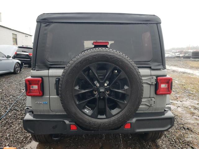 1C4JJXP69MW843394 - 2021 JEEP WRANGLER U SAHARA 4XE GRAY photo 6