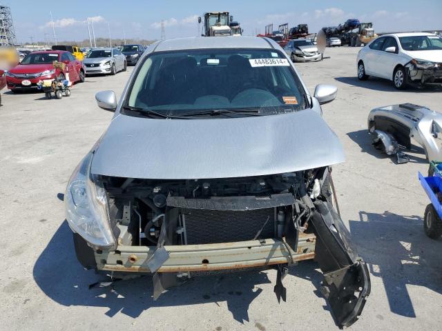 3N1CN7APXGL829015 - 2016 NISSAN VERSA S SILVER photo 5