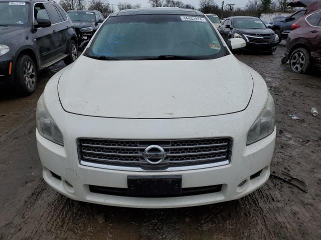 1N4AA5AP2BC862637 - 2011 NISSAN MAXIMA S WHITE photo 5