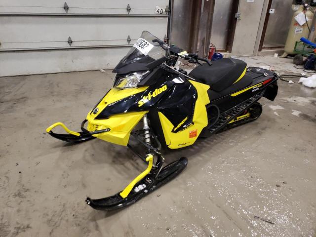 2BPSUEGA4GV000096 - 2016 SKI DOO MXZ TNT YELLOW photo 2