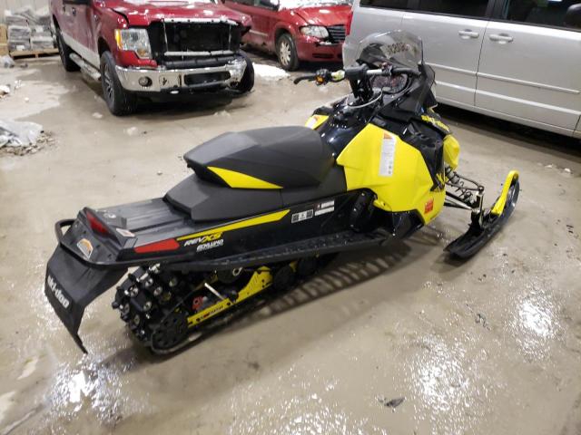 2BPSUEGA4GV000096 - 2016 SKI DOO MXZ TNT YELLOW photo 4