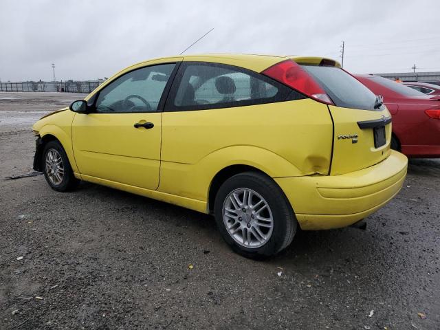 3FAFP31NX5R137929 - 2005 FORD FOCUS ZX3 YELLOW photo 2