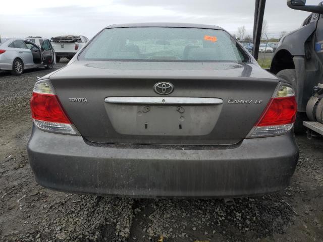 JTDBE32K853031562 - 2005 TOYOTA CAMRY LE GRAY photo 6