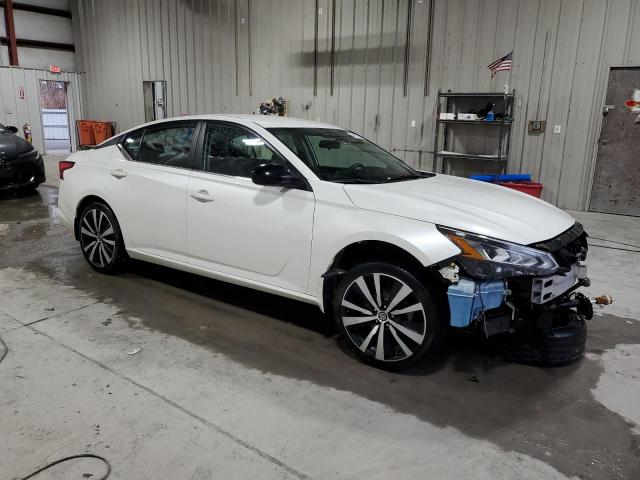 1N4BL4CW7LC167844 - 2020 NISSAN ALTIMA SR WHITE photo 4