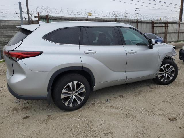 5TDGZRBH0NS201574 - 2022 TOYOTA HIGHLANDER XLE Gümüş foto 3