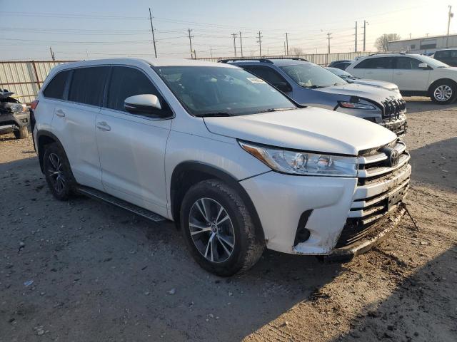 5TDZZRFH9JS259924 - 2018 TOYOTA HIGHLANDER LE WHITE photo 4