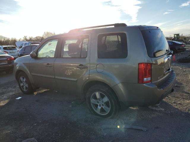 5FNYF4H67AB035817 - 2010 HONDA PILOT EXL GOLD photo 2