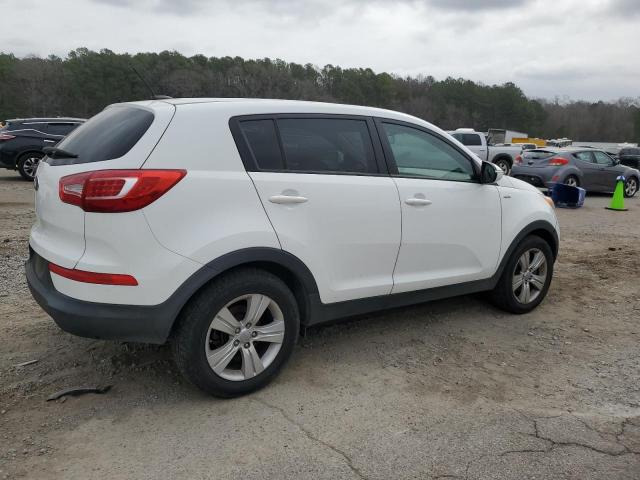 KNDPBCA27D7405263 - 2013 KIA SPORTAGE LX WHITE photo 3