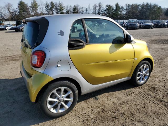 WMEFJ9BA8HK235815 - 2017 SMART FORTWO TWO TONE photo 3