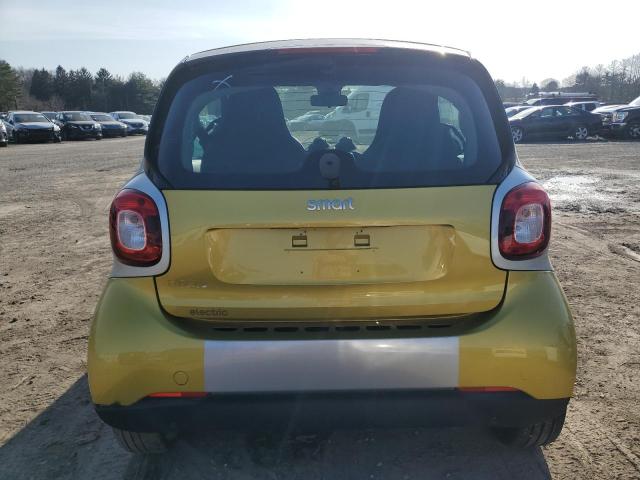 WMEFJ9BA8HK235815 - 2017 SMART FORTWO TWO TONE photo 6