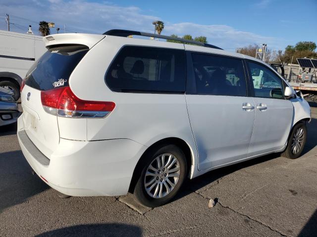 5TDYK3DC8BS038451 - 2011 TOYOTA SIENNA XLE WHITE photo 3