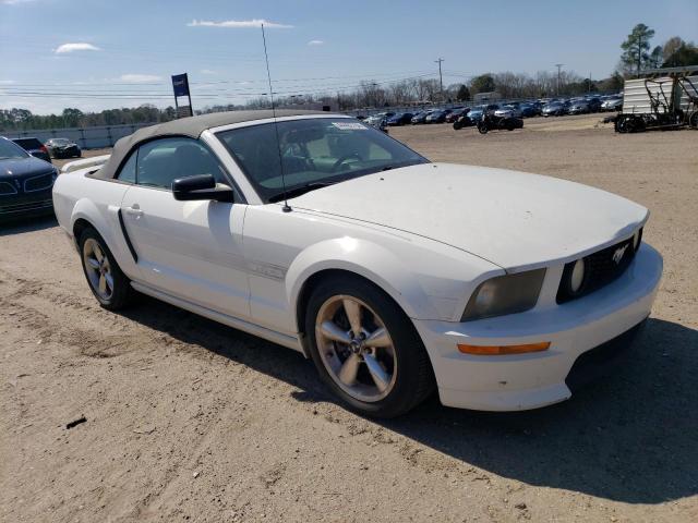 1ZVFT85H275367569 - 2007 FORD MUSTANG GT WHITE photo 4