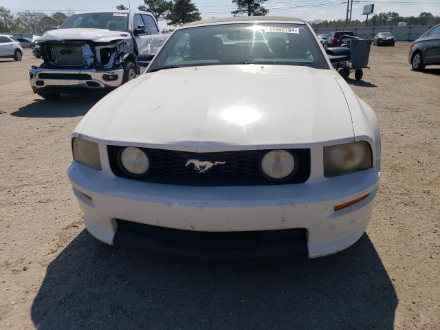 1ZVFT85H275367569 - 2007 FORD MUSTANG GT WHITE photo 5