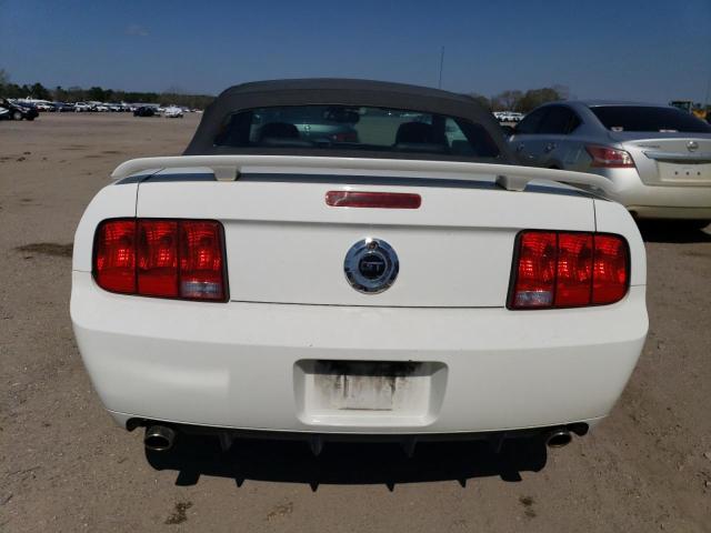 1ZVFT85H275367569 - 2007 FORD MUSTANG GT WHITE photo 6