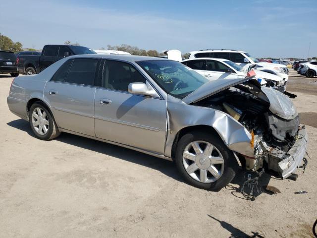 1G6KD57Y97U120519 - 2007 CADILLAC DTS SILVER photo 4