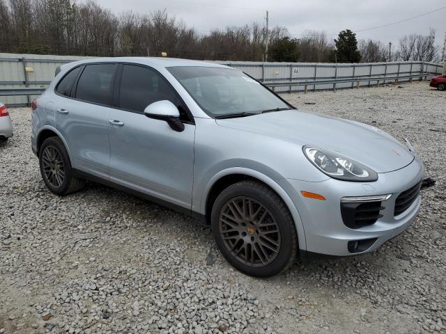 WP1AA2A22HKA84219 - 2017 PORSCHE CAYENNE SILVER photo 4