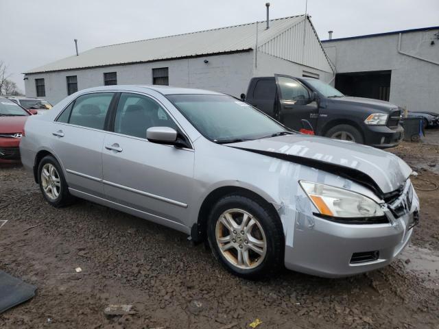 1HGCM567X7A027442 - 2007 HONDA ACCORD EX SILVER photo 4