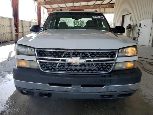 1GCJC33295F970766 - 2005 CHEVROLET SILVERADO C3500 WHITE photo 5